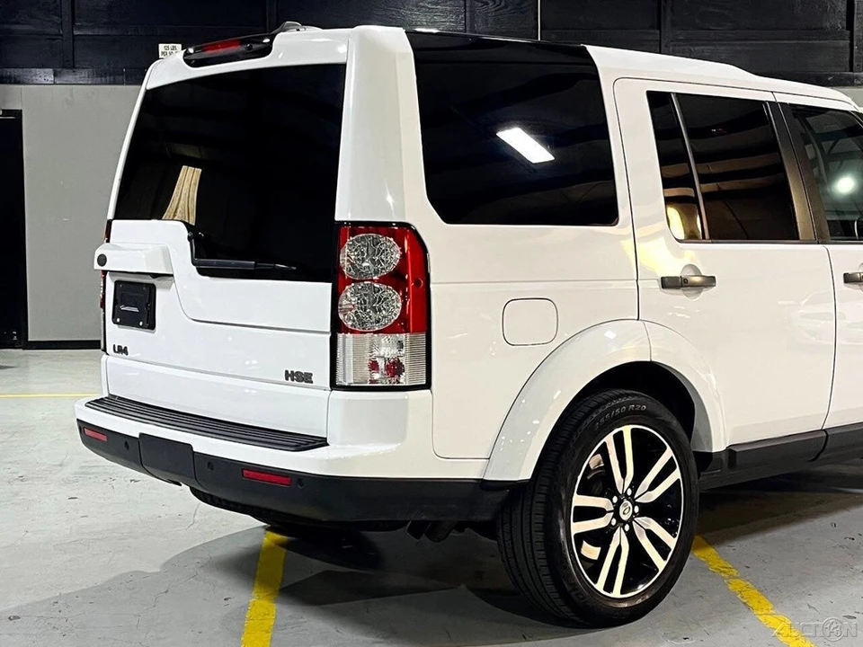 2013 Land Rover Discovery 4th Gen - Image 8 of 21