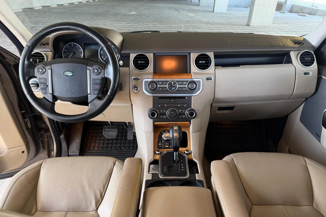 2013 Land Rover Discovery 4th Gen - Image 16 of 31