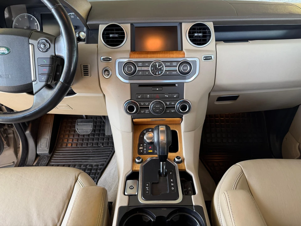 2013 Land Rover Discovery 4th Gen - Image 26 of 31