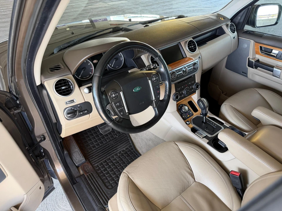 2013 Land Rover Discovery 4th Gen - Image 24 of 31
