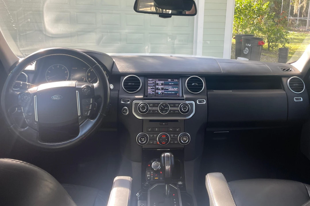 2013 Land Rover Discovery 4th Gen - Image 28 of 31