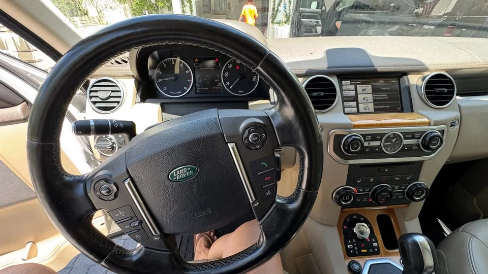 2013 Land Rover Discovery 4th Gen - Image 9 of 19