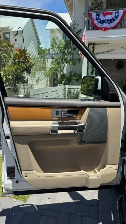 2013 Land Rover Discovery 4th Gen - Image 15 of 19