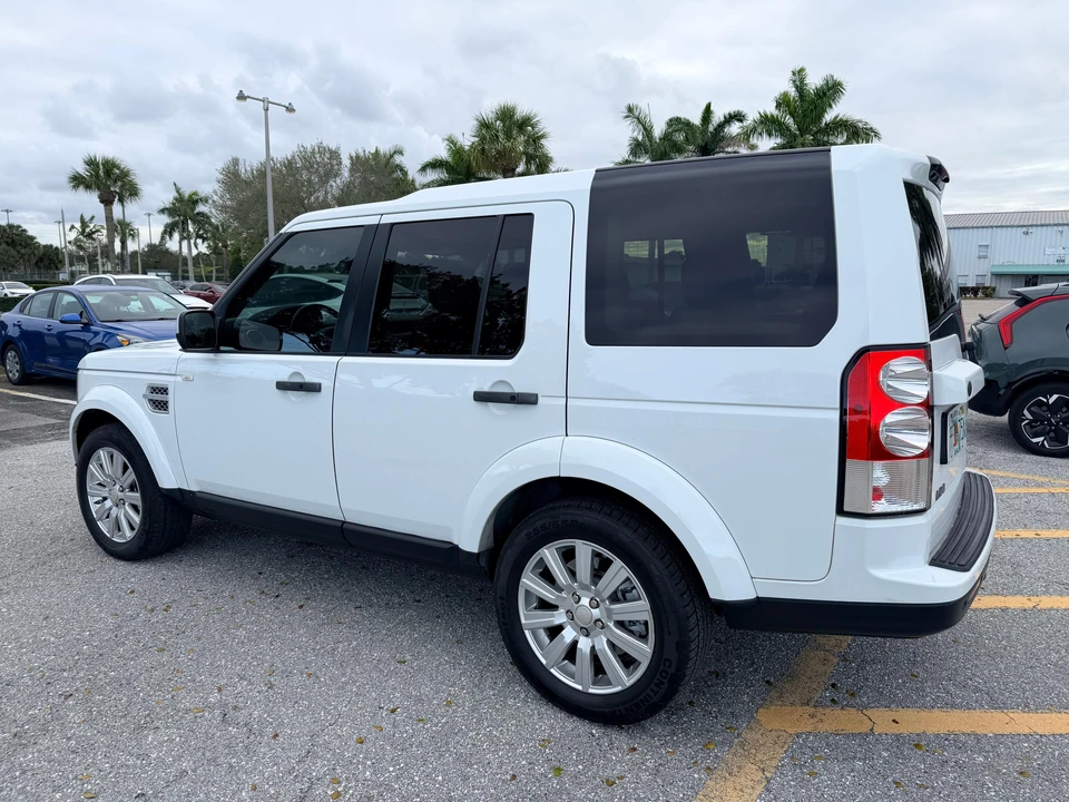2013 Land Rover Discovery 4th Gen - Image 16 of 31