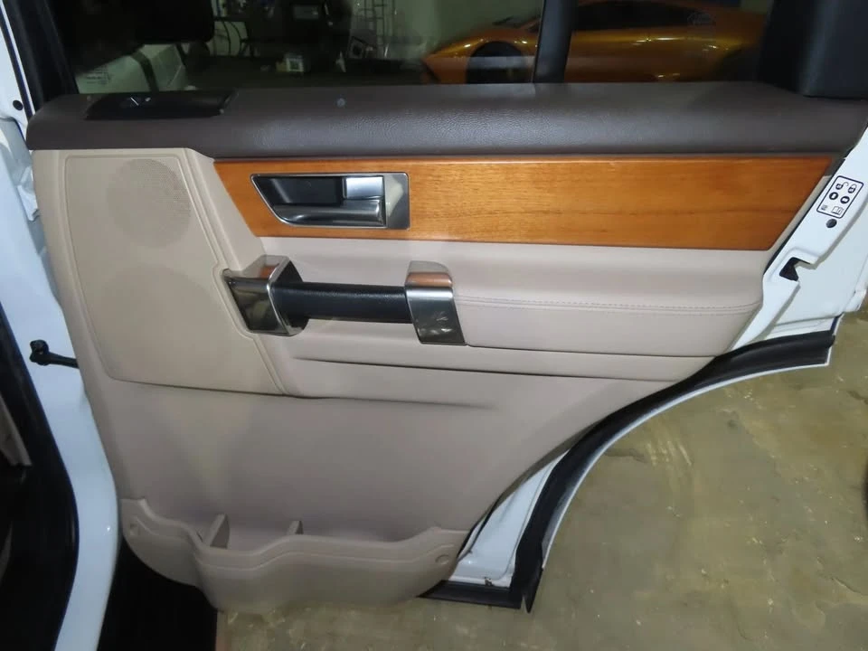 2013 Land Rover Discovery 4th Gen - Image 18 of 20