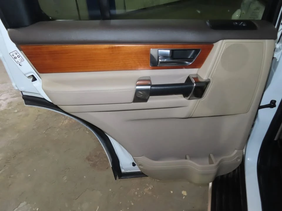 2013 Land Rover Discovery 4th Gen - Image 14 of 20