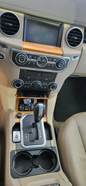 2013 Land Rover Discovery 4th Gen - Image 15 of 25