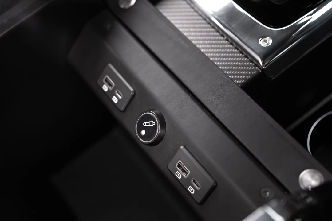 2013 Land Rover Defender 110 - Image 15 of 31