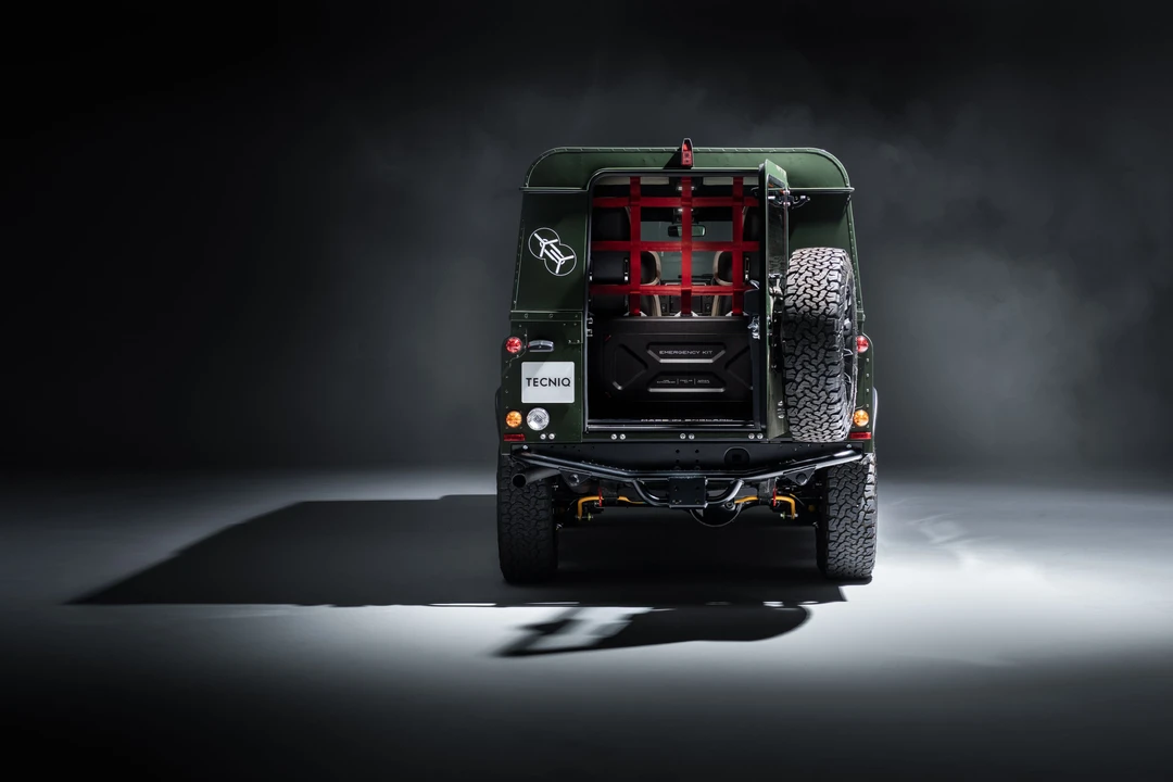 2013 Land Rover Defender 110 - Image 10 of 31