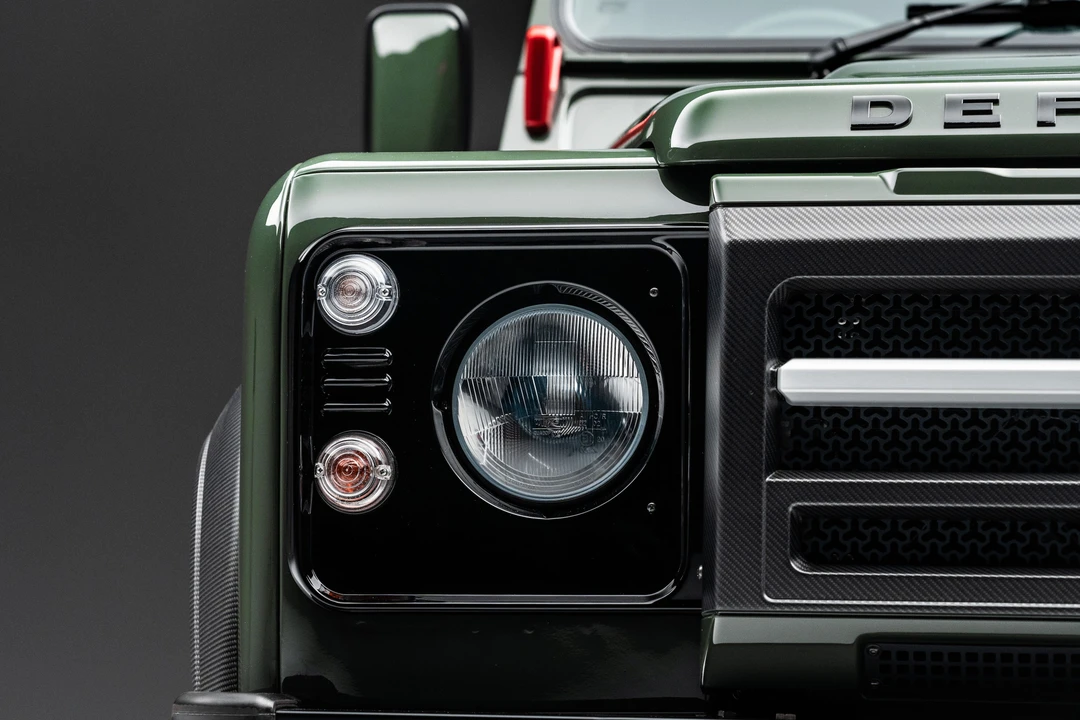 2013 Land Rover Defender 110 - Image 14 of 31