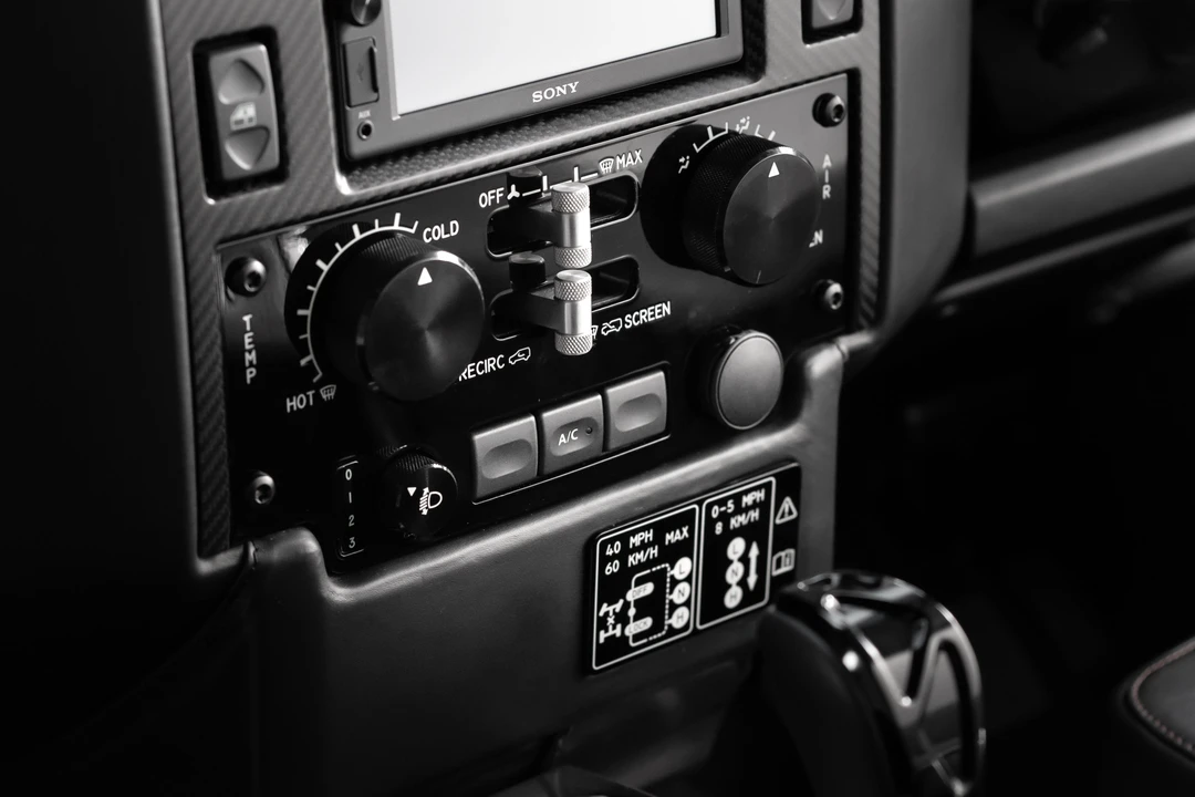 2013 Land Rover Defender 110 - Image 21 of 31