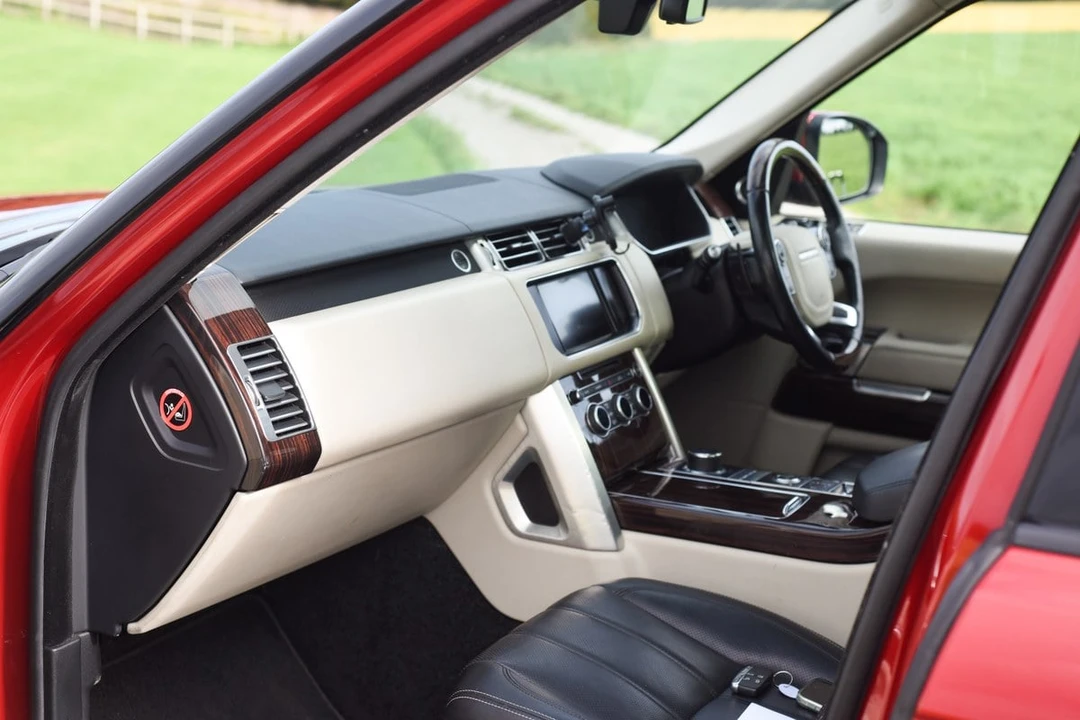 2013 Land Rover Range Rover L405 - Image 4 of 30