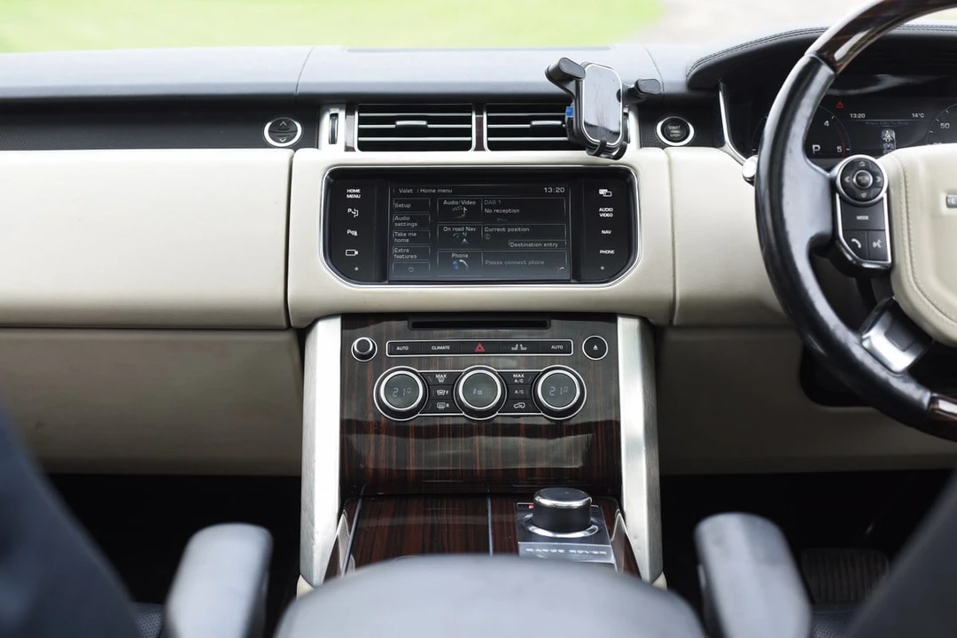 2013 Land Rover Range Rover L405 - Image 16 of 30