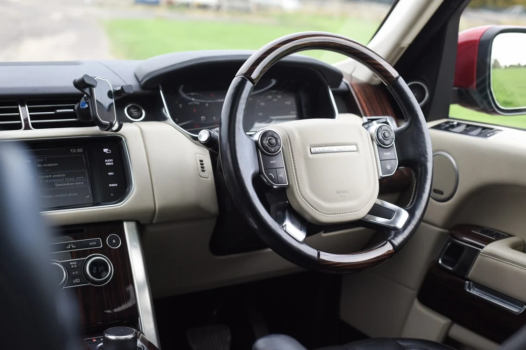 2013 Land Rover Range Rover L405 - Image 6 of 30