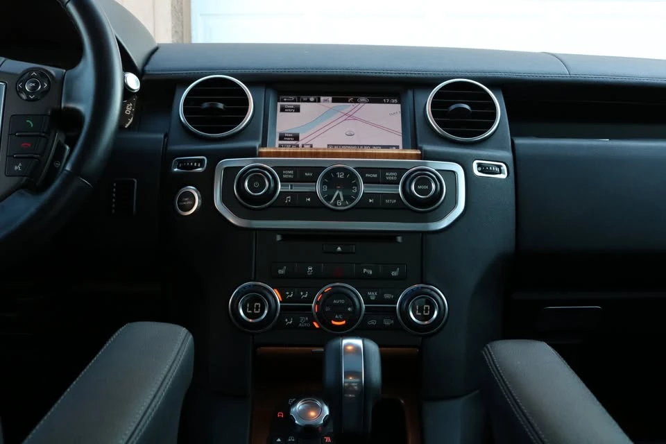 2013 Land Rover Discovery 4th Gen - Image 16 of 20