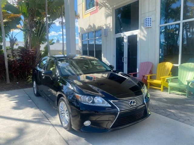 2013 Lexus ES 6th Gen - Image 2 of 22
