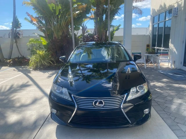 2013 Lexus ES 6th Gen - Image 3 of 21