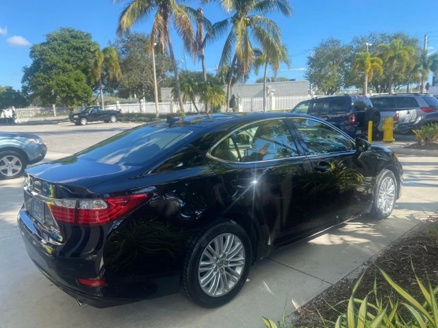 2013 Lexus ES 6th Gen - Image 8 of 22