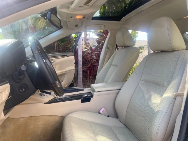 2013 Lexus ES 6th Gen - Image 11 of 22