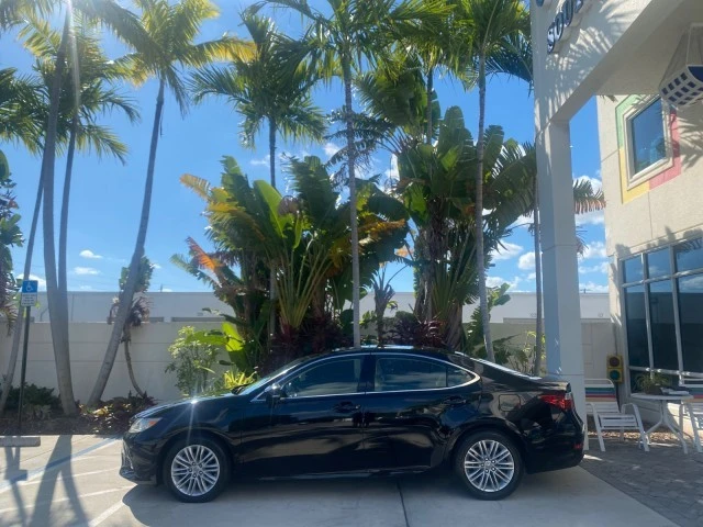 2013 Lexus ES 6th Gen - Image 5 of 22