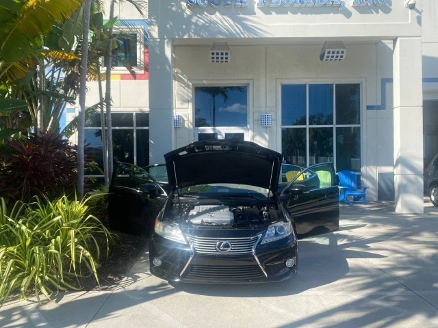 2013 Lexus ES 6th Gen - Image 17 of 22
