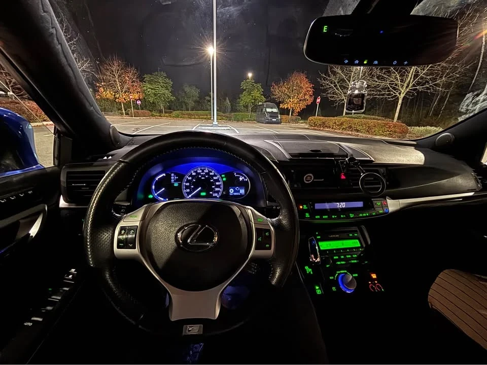 2013 Lexus CT - Image 10 of 14
