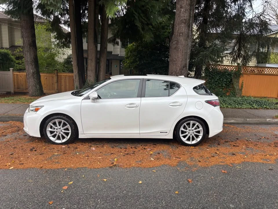 2013 Lexus CT - Image 2 of 14