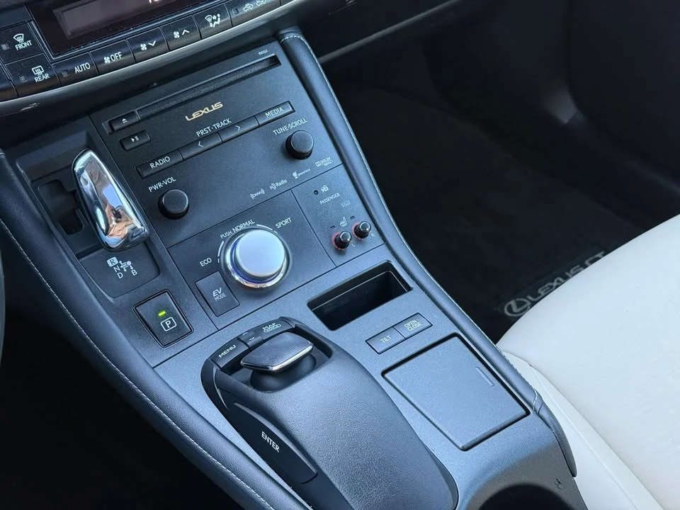 2013 Lexus CT - Image 19 of 20