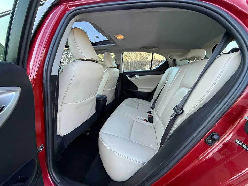 2013 Lexus CT - Image 10 of 20