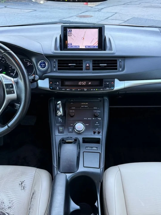 2013 Lexus CT - Image 16 of 20
