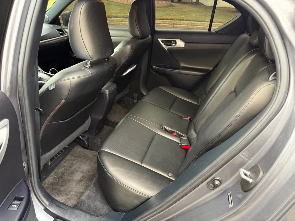 2013 Lexus CT - Image 12 of 17