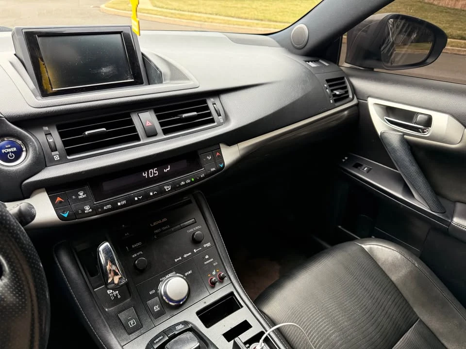 2013 Lexus CT - Image 15 of 17