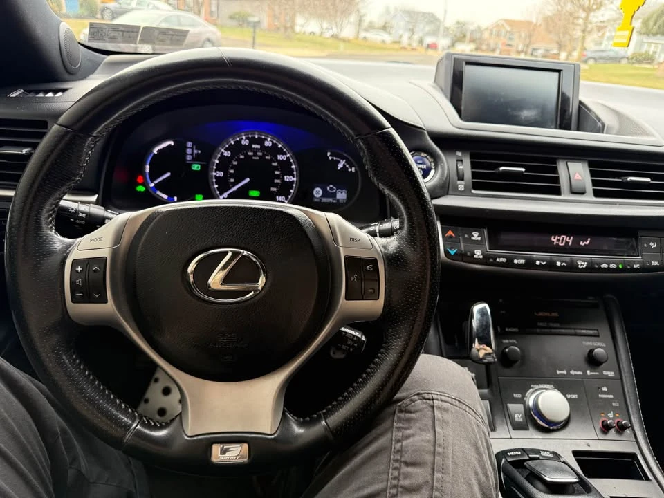 2013 Lexus CT - Image 16 of 17