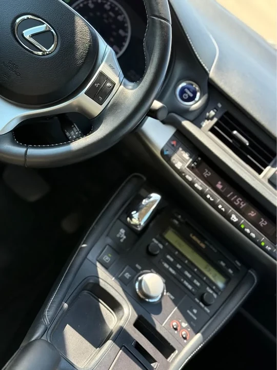 2013 Lexus CT - Image 13 of 15