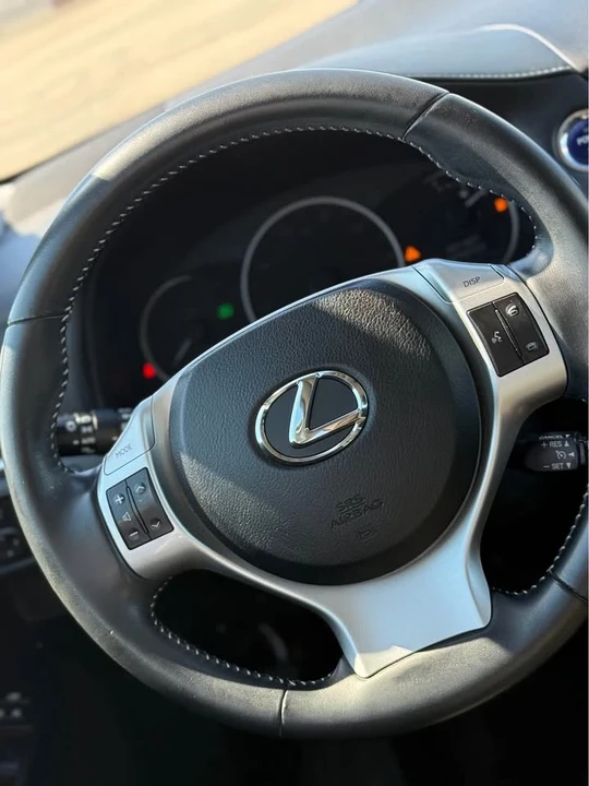 2013 Lexus CT - Image 12 of 15