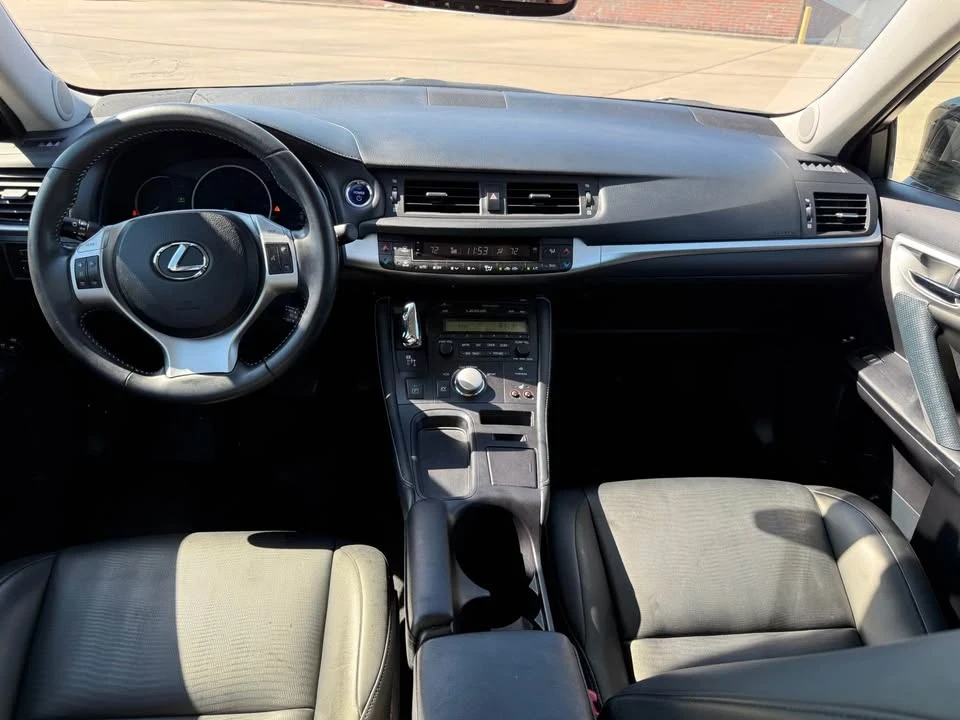 2013 Lexus CT - Image 11 of 15