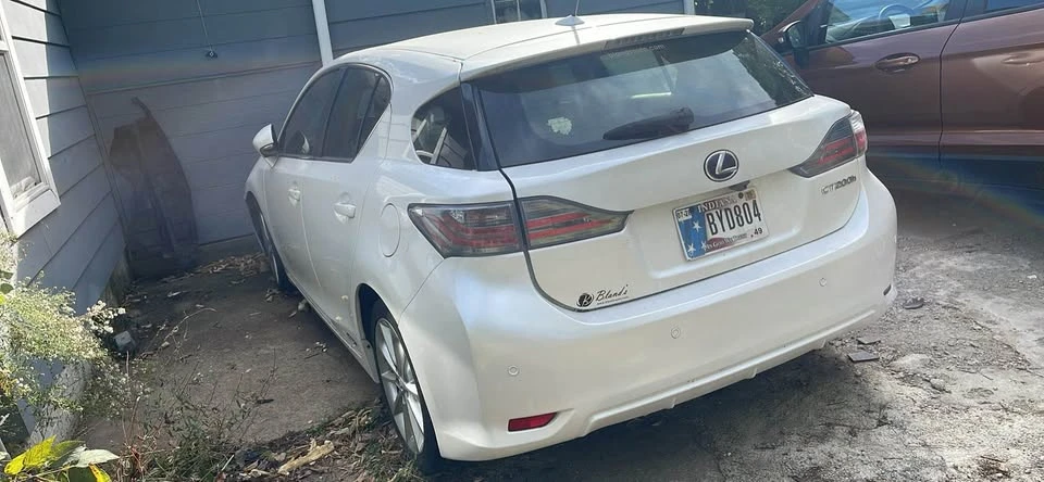2013 Lexus CT - Image 2 of 2