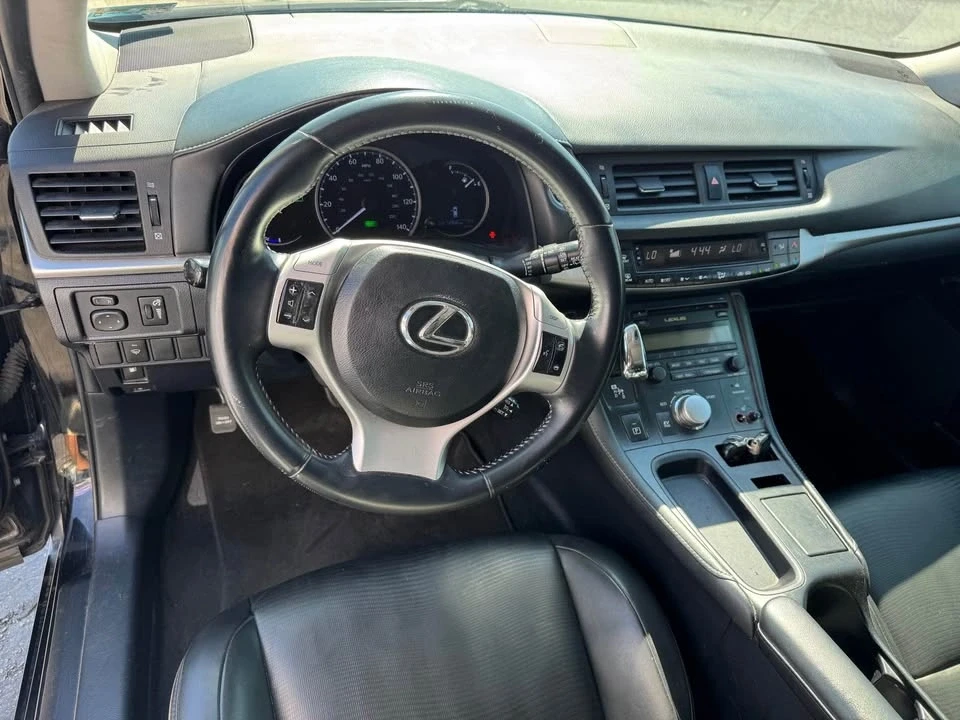 2013 Lexus CT - Image 10 of 11