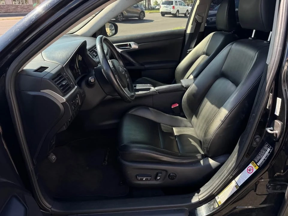 2013 Lexus CT - Image 8 of 11