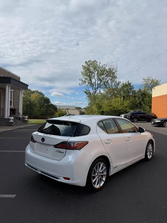 2013 Lexus CT - Image 3 of 13