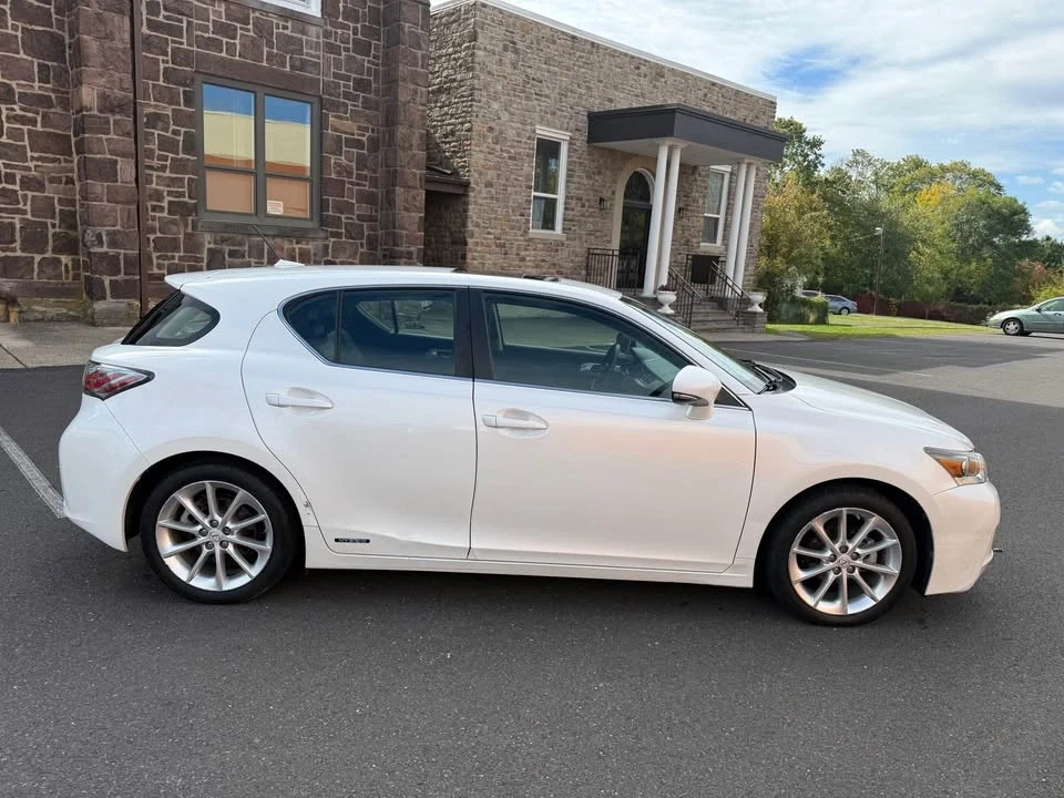2013 Lexus CT - Image 2 of 13