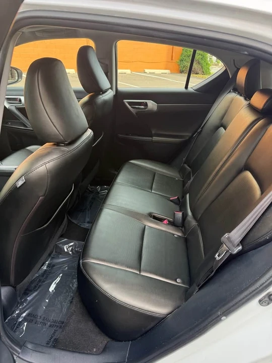 2013 Lexus CT - Image 10 of 13