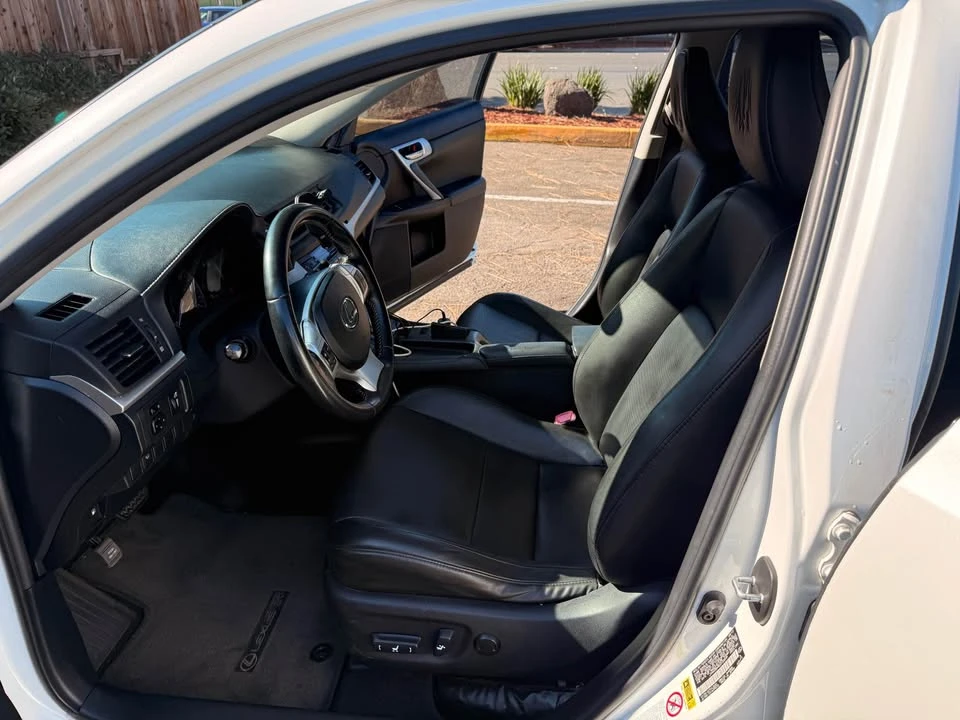 2013 Lexus CT - Image 14 of 19