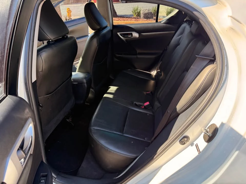 2013 Lexus CT - Image 11 of 19