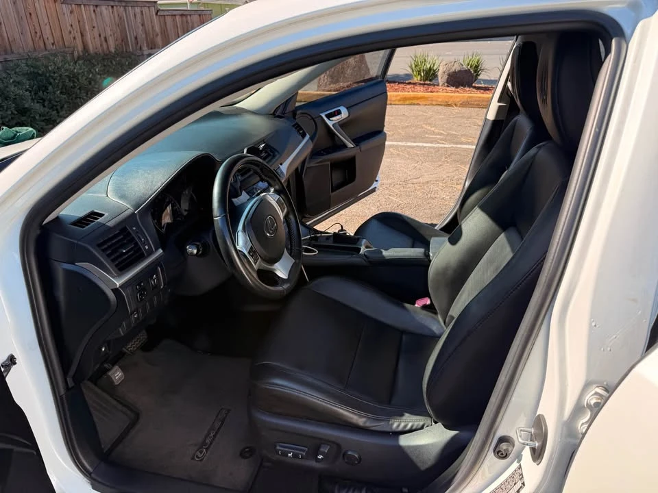 2013 Lexus CT - Image 12 of 19