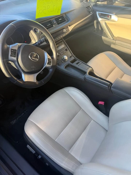 2013 Lexus CT - Image 12 of 18
