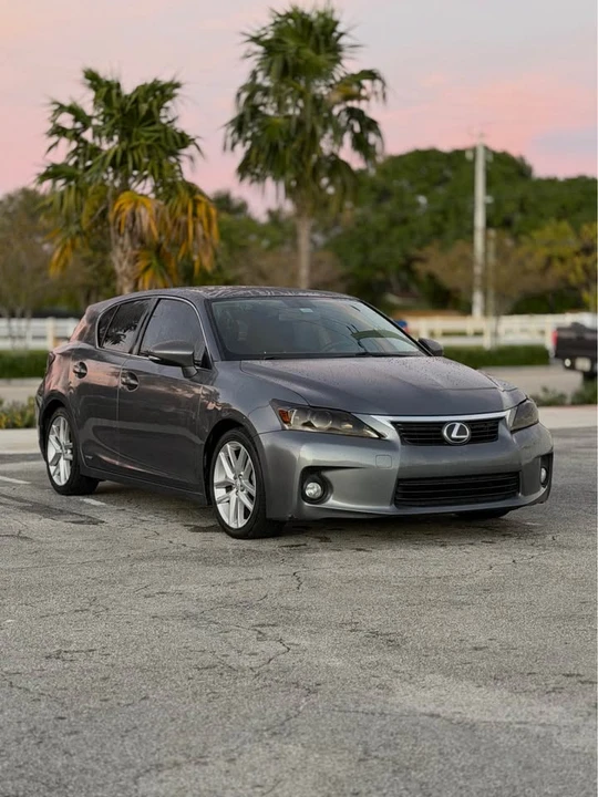 2013 Lexus CT - Image 2 of 11