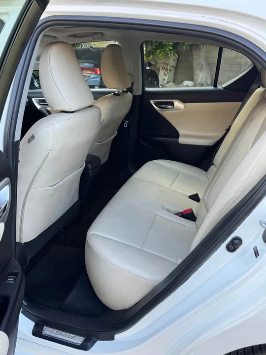 2013 Lexus CT - Image 14 of 20