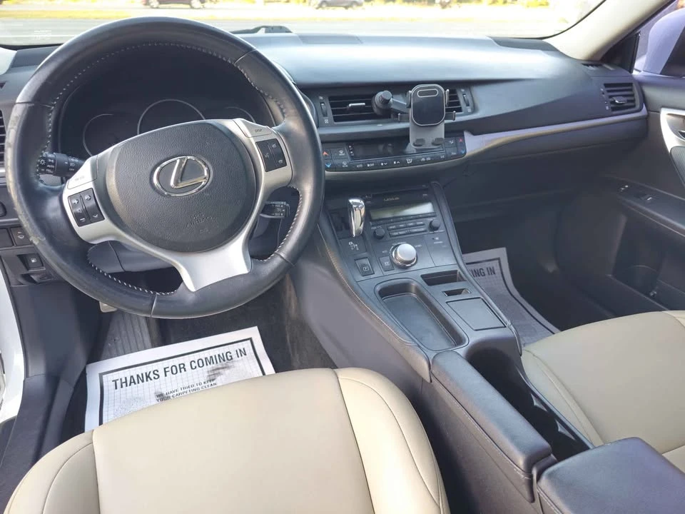 2013 Lexus CT - Image 12 of 19