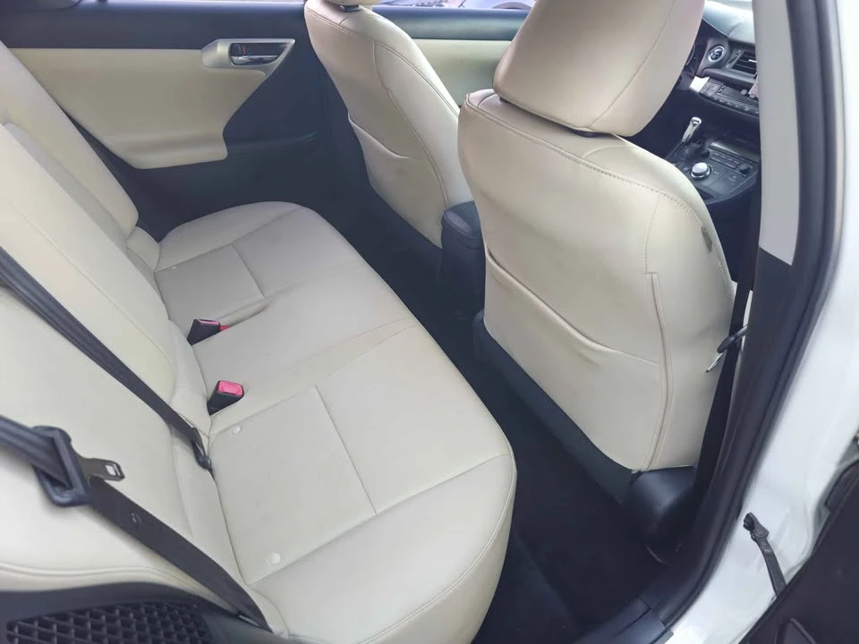 2013 Lexus CT - Image 16 of 19